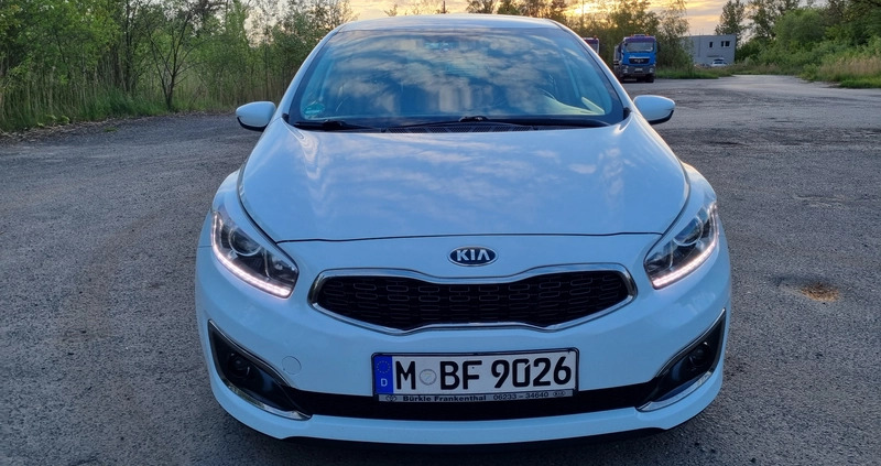 Kia Ceed cena 43500 przebieg: 183000, rok produkcji 2016 z Zawiercie małe 562